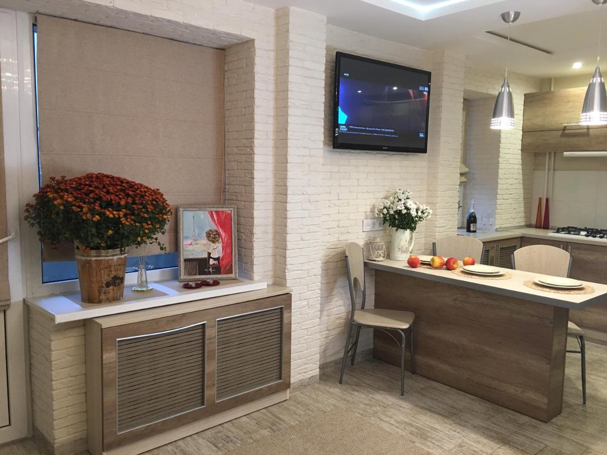 Studio Luxe On Victory Street In The City Center วินนิตซา ภายนอก รูปภาพ